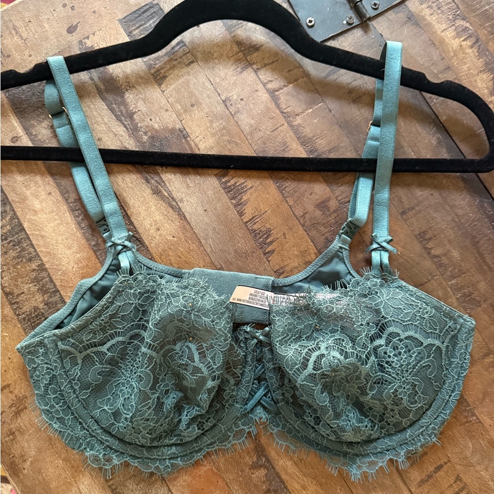 Victoria's Secret Lace Underwire Bra